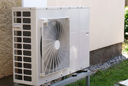 Pourquoi remplacer votre vieille chaudière à gaz ou à fioul par une pompe à chaleur dès janvier ?