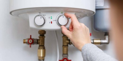 Plombier : le pro du chauffe-eau thermodynamique : duo gagnant avec une pompe à chaleur