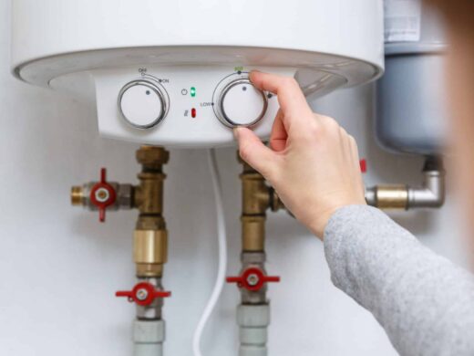 Plombier : le pro du chauffe-eau thermodynamique : duo gagnant avec une pompe à chaleur