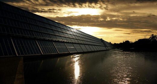 Panneaux&#x20;solaires&#x20;en&#x20;hiver&#x20;&#x3A;&#x20;comment&#x20;am&#x00E9;liorer&#x20;leur&#x20;production&#x20;malgr&#x00E9;&#x20;le&#x20;froid&#x20;&#x3F;