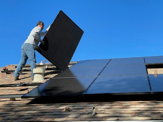 Installer&#x20;des&#x20;panneaux&#x20;photovolta&#x00EF;ques&#x20;&#x3A;&#x20;ce&#x20;qu&amp;&#x23;8217&#x3B;il&#x20;faut&#x20;savoir&#x20;avant&#x20;l&amp;&#x23;8217&#x3B;&#x00E9;t&#x00E9;